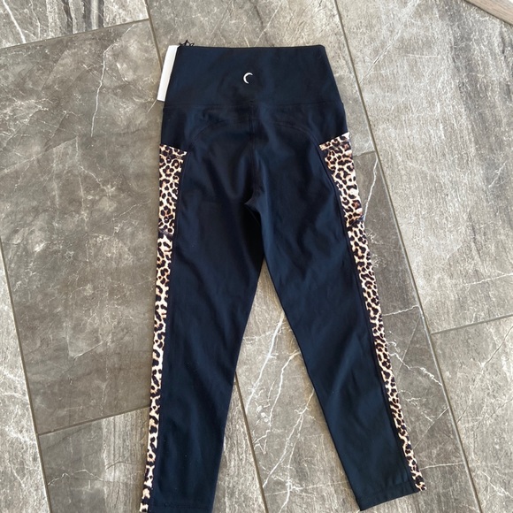 BNWT ZYIA Leopard Pocket Brilliant Hi-Rise Capri 20" Cheetah Crop Legging XS 2 - Picture 9 of 13